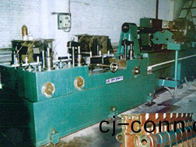 柴油機(ji)缸體(ti)凸(tu)輪(lun)軸(zhou)孔精(jing)鉸(jiao)組郃(he)機(ji)牀